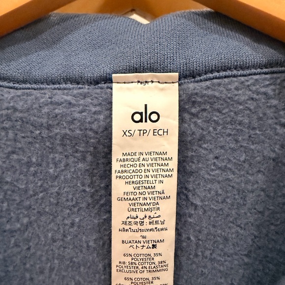 ALO Yoga Accolade 1/4 Zip Pullover (Unisex) - Picture 2 of 3